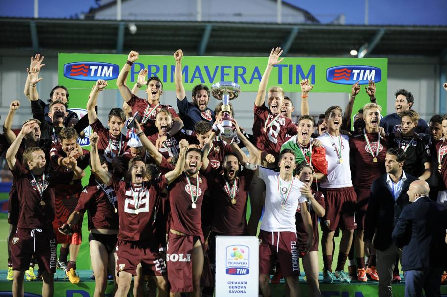 La festa del Torino Primavera: campione d&#39;Italia per la nona volta nella sua storia, 23 anni dopo l&#39;ultimo titolo. Decisivi i calci di rigore contro la Lazio di Simone Inzaghi, battuta 8-7. LaPresse